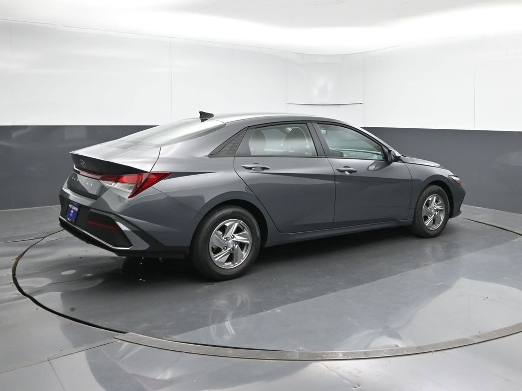 New 2026 Hyundai Elantra SE FWD image 5