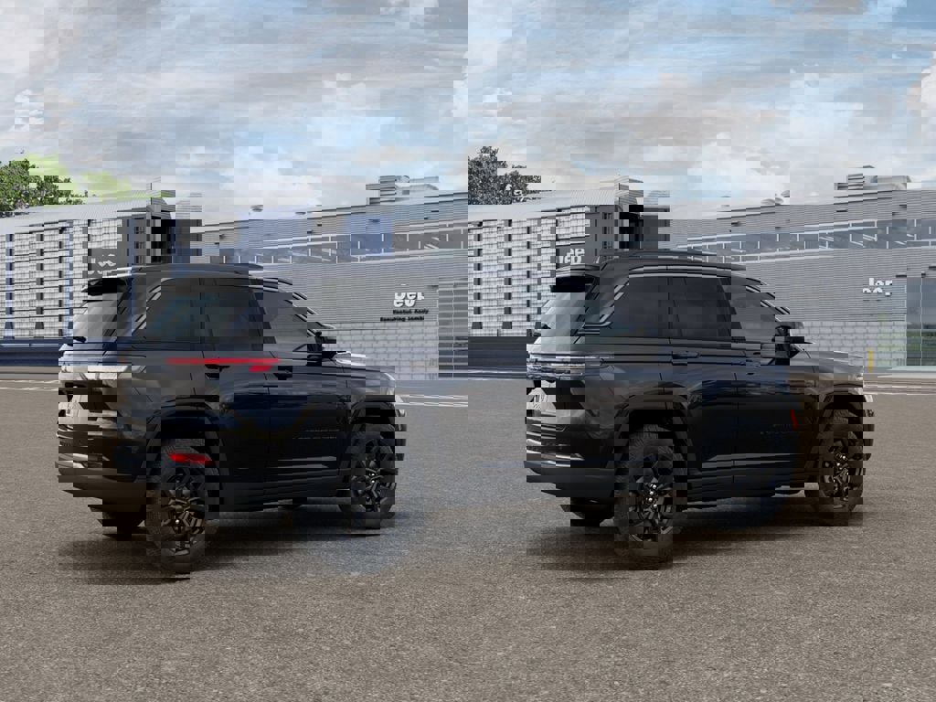 New 2026 Jeep Grand Cherokee Altitude image 4