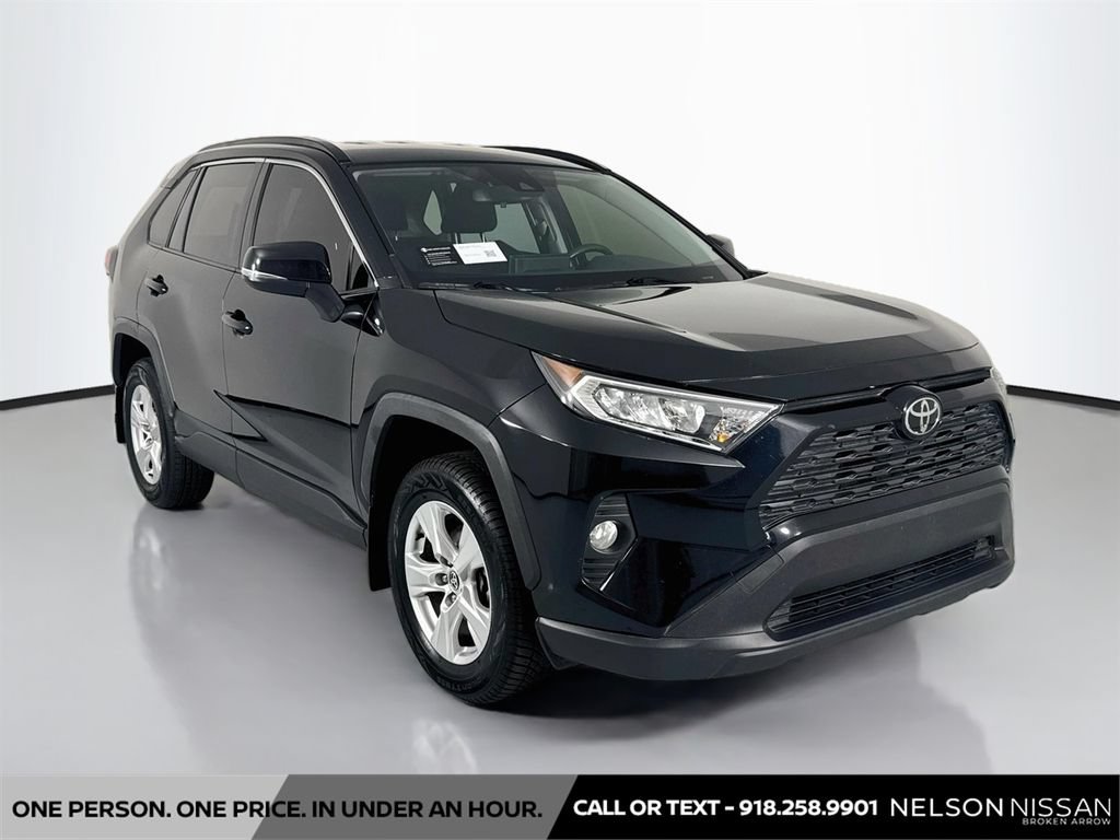 Used 2020 Toyota RAV4 XLE FWD image 3