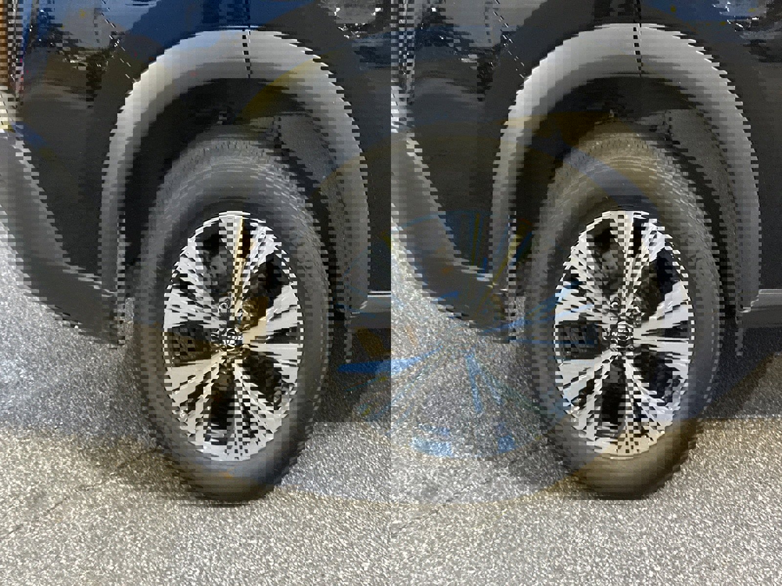 Used 2023 Nissan Rogue SV image 17