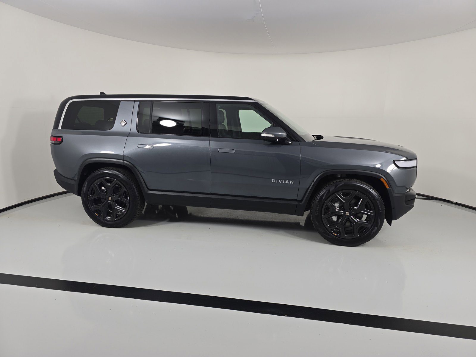 Used 2023 Rivian R1S Adventure image 6