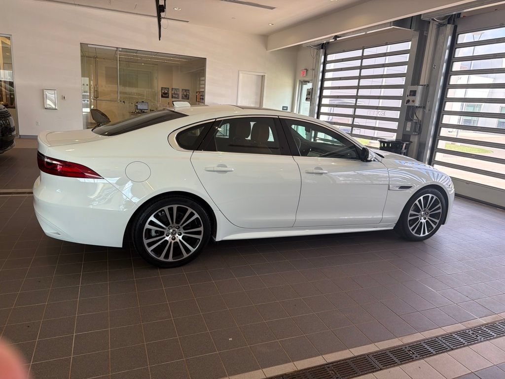 Used 2024 Jaguar XF R-Dynamic SE AWD/4WD image 6