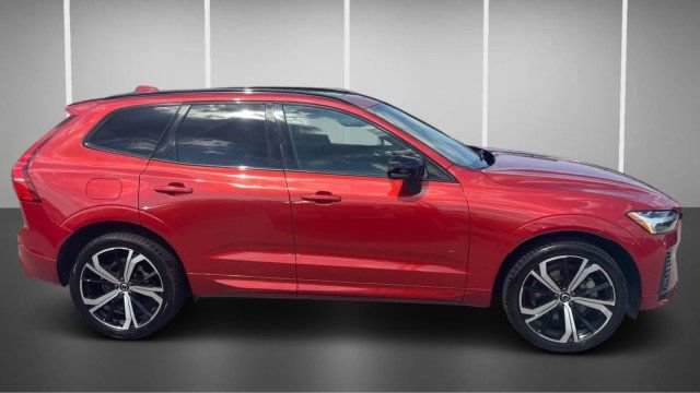 Used 2022 Volvo XC60 T8 R-Design w/ Advanced Package AWD/4WD image 4