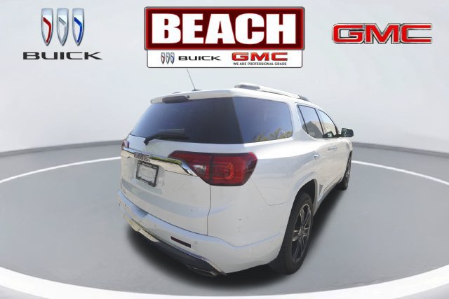 Used 2017 GMC Acadia Denali w/ Technology Package FWD image 3
