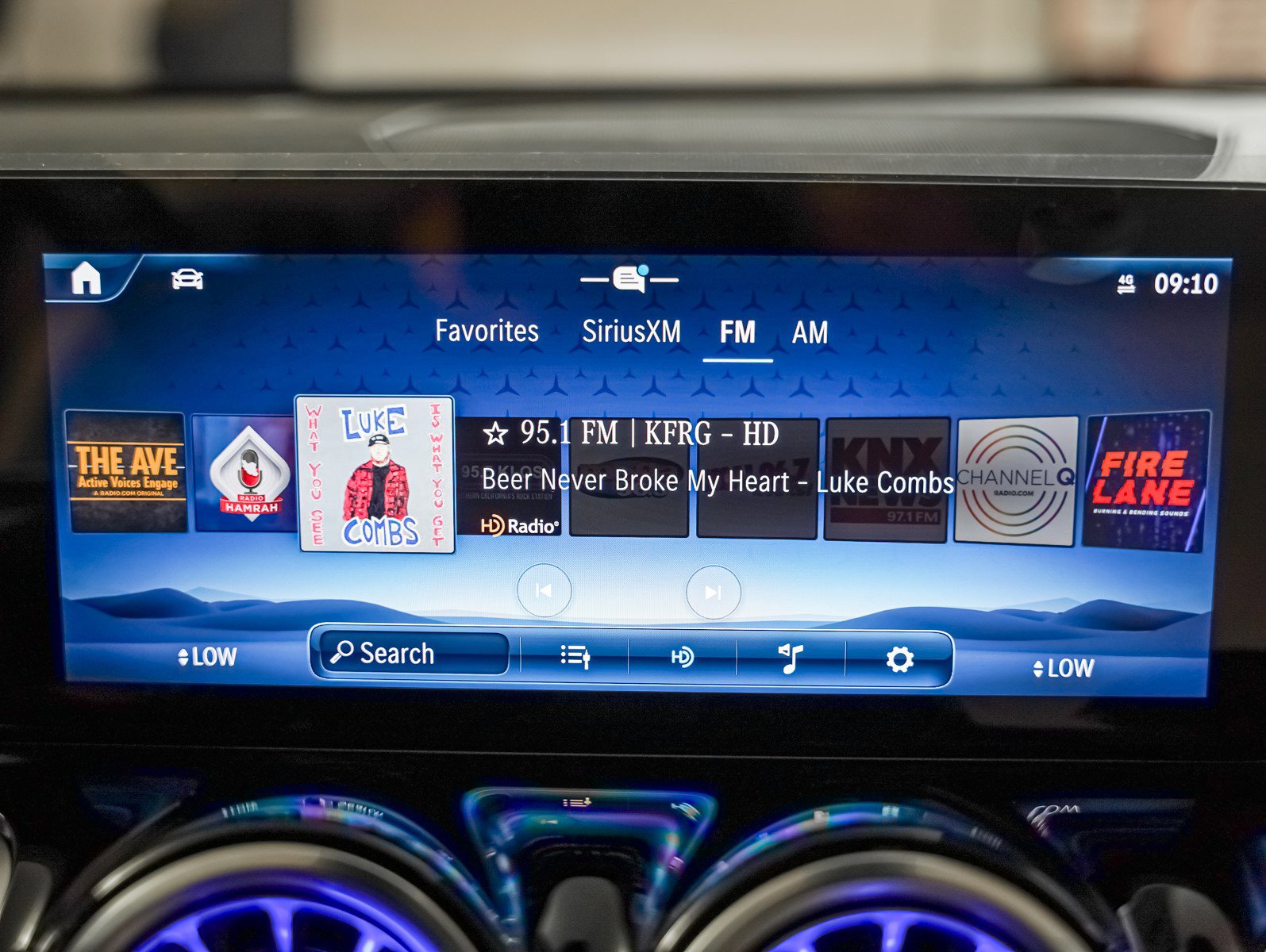 New 2025 Mercedes-Benz GLB 250 4MATIC image 19