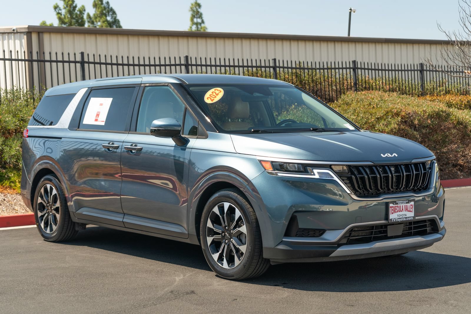 Used 2024 Kia Carnival EX FWD image 5