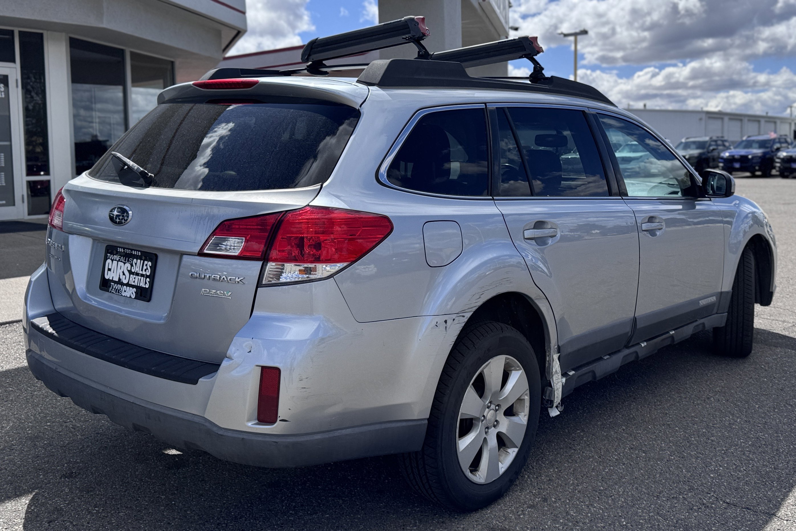 Used 2012 Subaru Outback 2.5i Premium w/ All-Weather Pkg AWD/4WD image 7