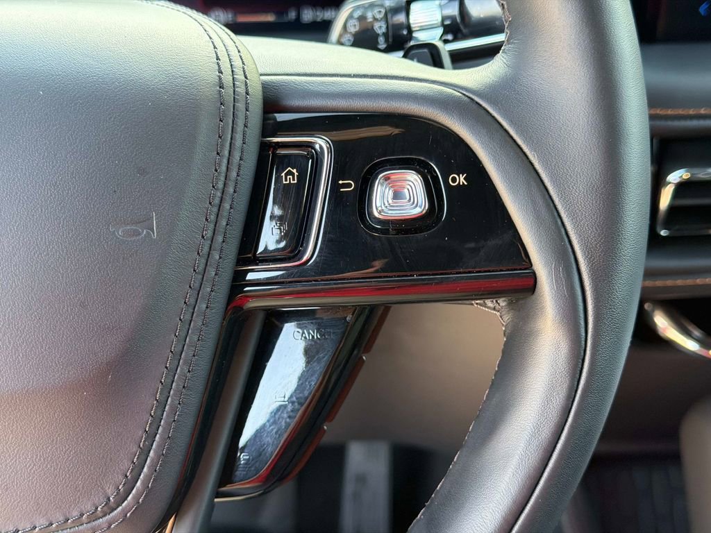 Used 2025 Lincoln Aviator Black Label AWD/4WD image 28