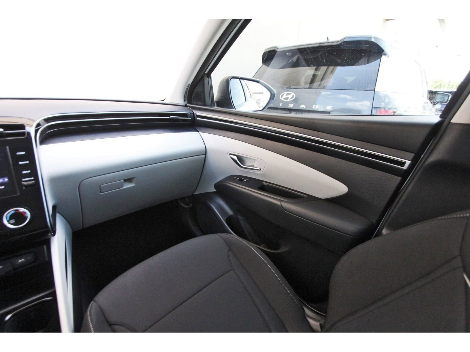 Certified 2024 Hyundai Tucson SE image 12