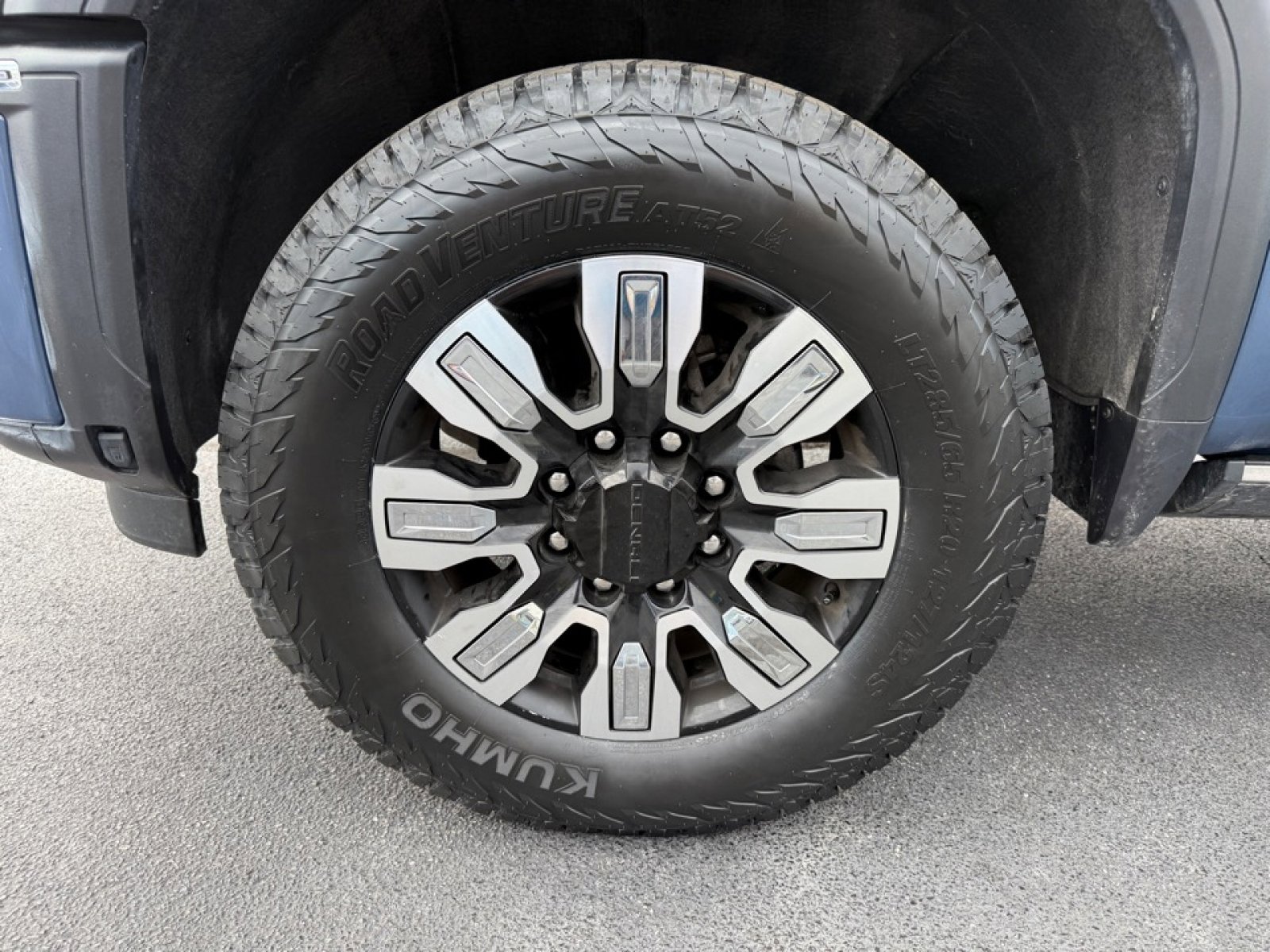 Used 2024 GMC Sierra 2500 Denali w/ Technology Package image 39