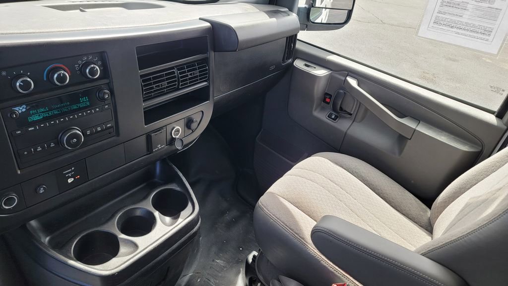 Used 2017 GMC Savana 2500 image 23