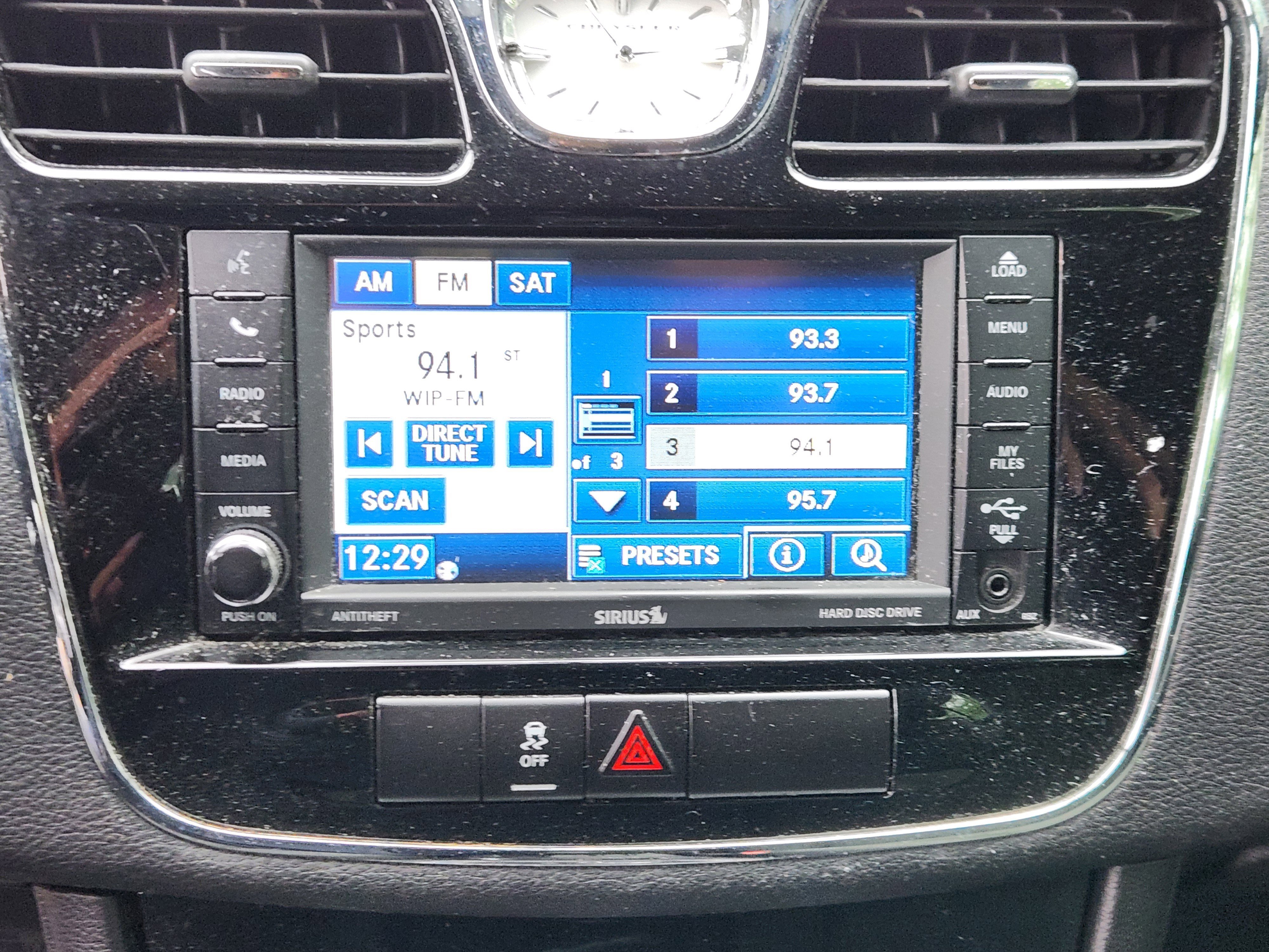 Used 2012 Chrysler 200 Touring FWD image 11