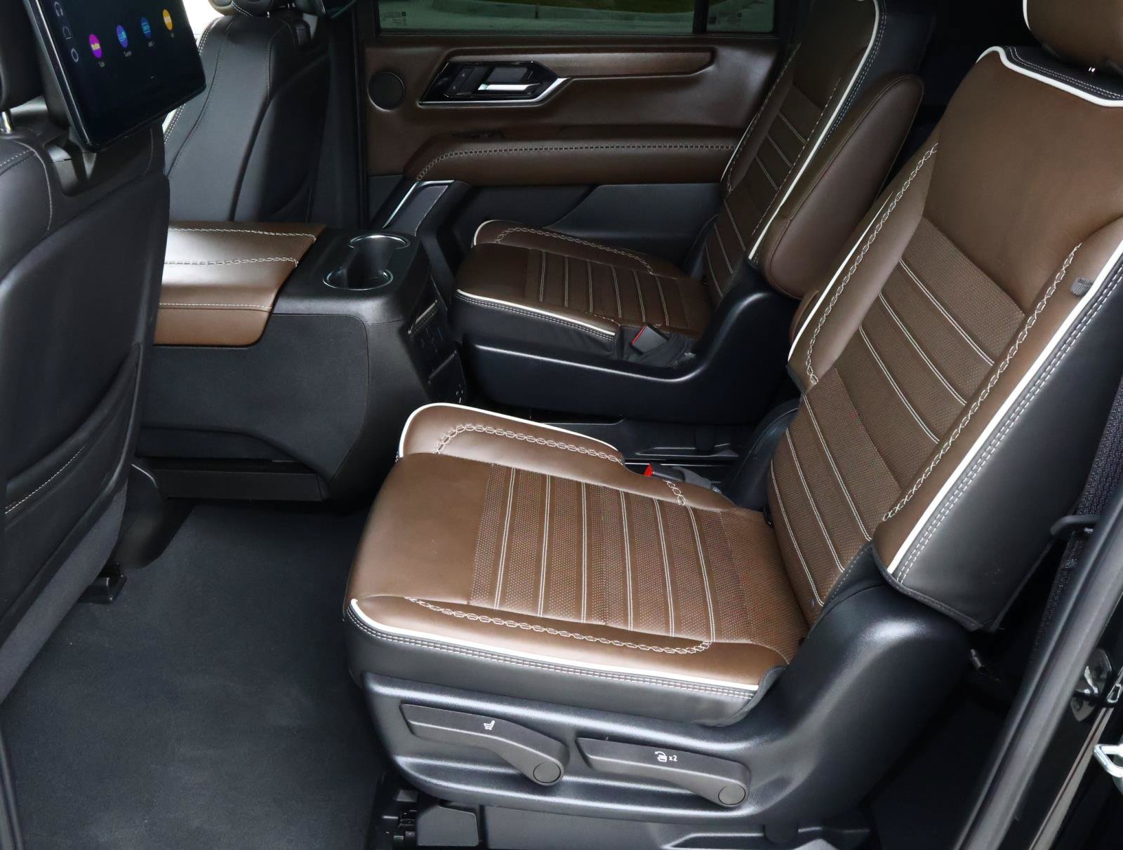 Used 2025 GMC Yukon XL Denali Ultimate AWD/4WD image 25