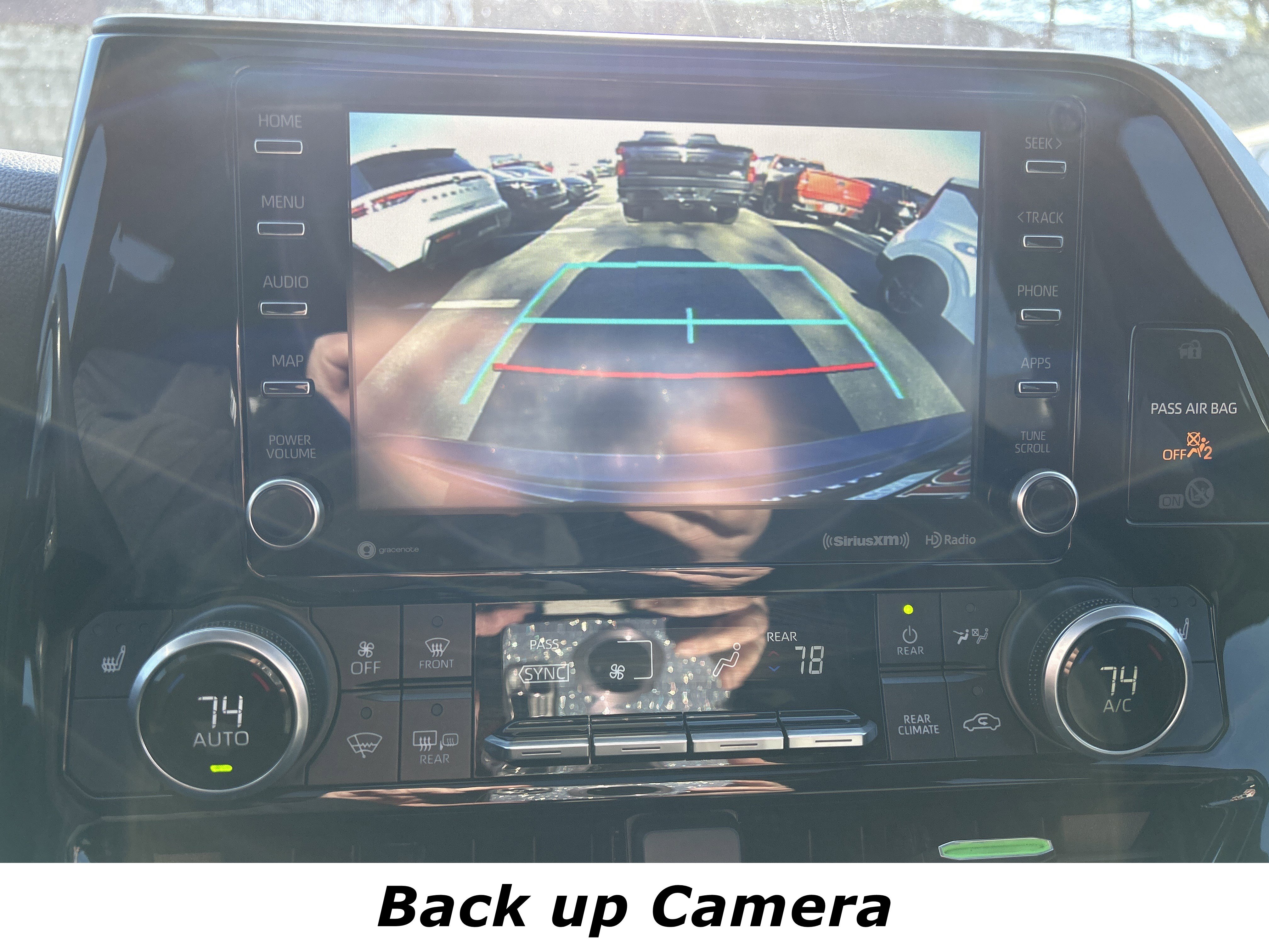 Used 2021 Toyota Highlander XLE image 11