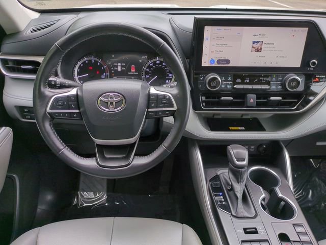 Used 2023 Toyota Highlander XLE image 15
