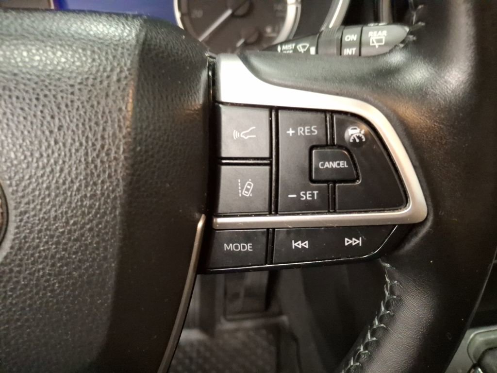 Used 2023 Toyota Highlander XLE image 22