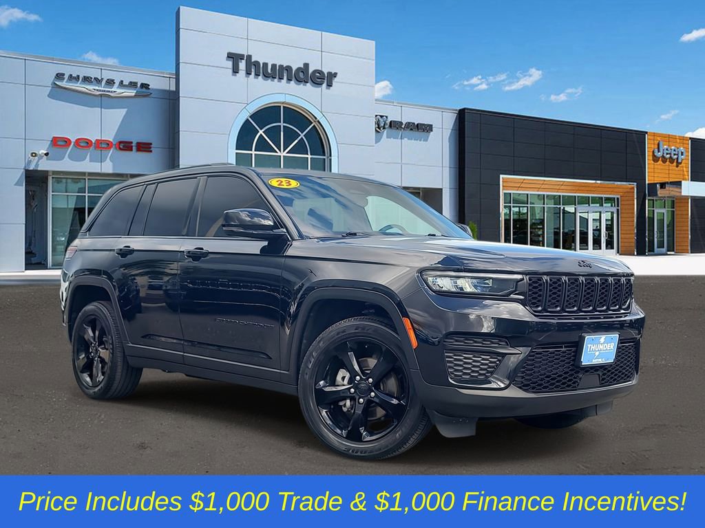 Used 2023 Jeep Grand Cherokee Altitude image 1