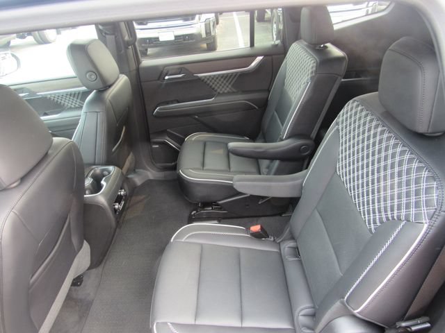 Certified 2025 GMC Acadia Denali w/ LPO, All-Weather Package AWD/4WD image 21