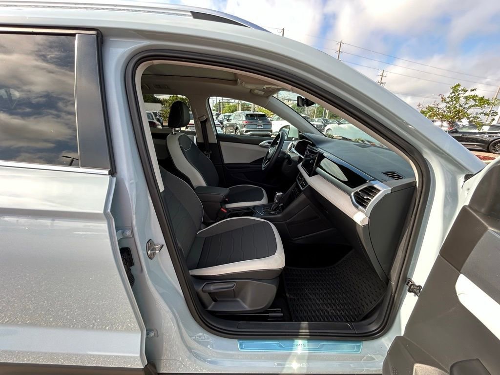 Used 2025 Volkswagen Taos SE image 41