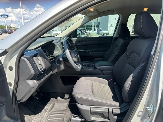 Used 2024 Nissan Pathfinder S FWD image 5