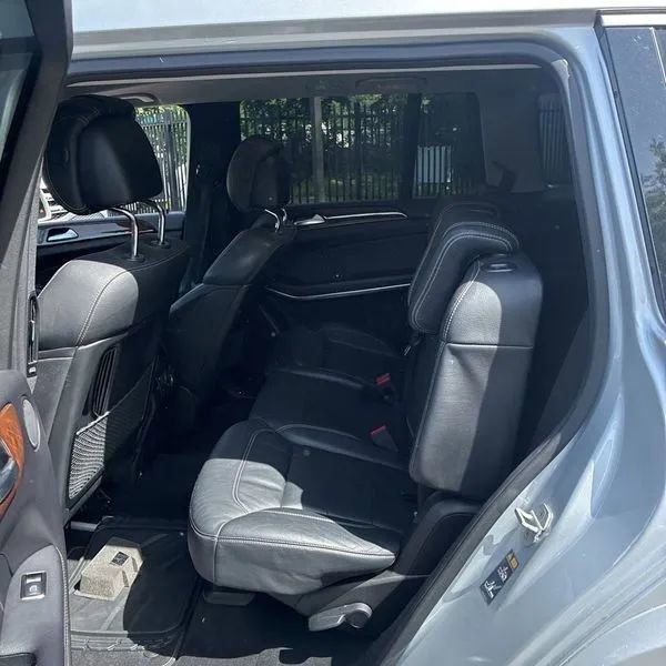 Used 2016 Mercedes-Benz GL 550 4MATIC image 24