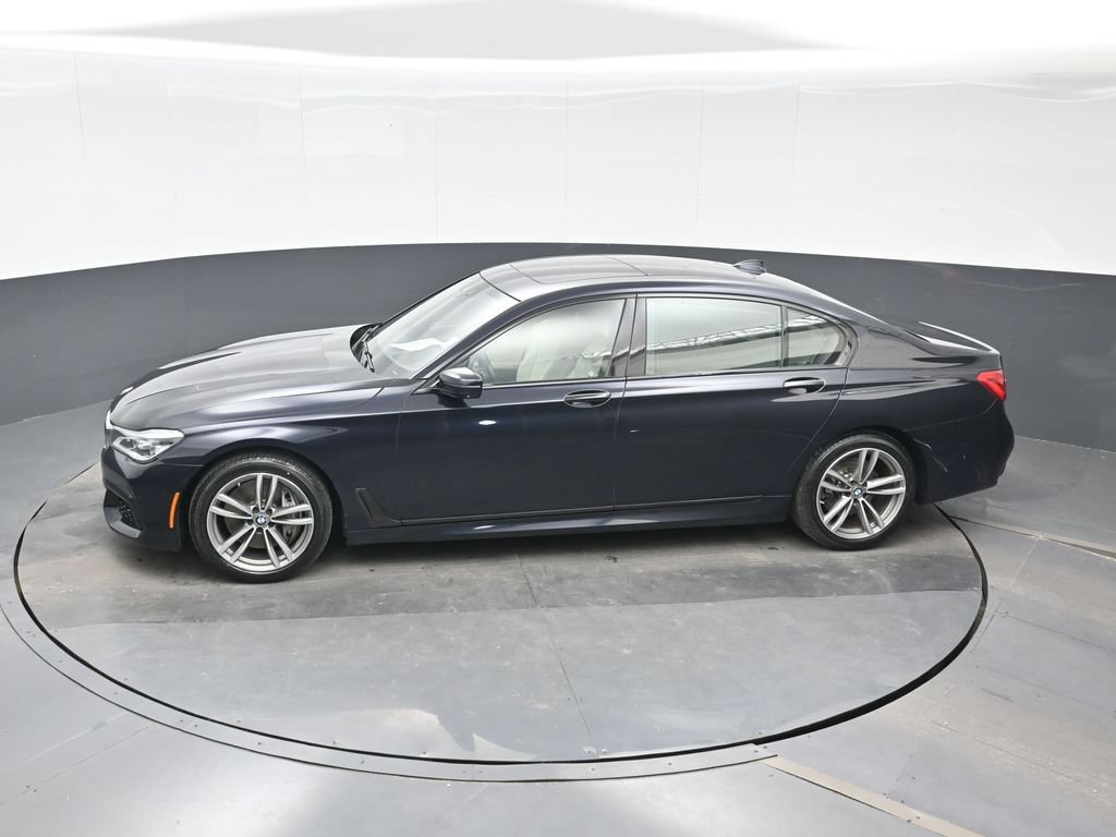 Used 2018 BMW 750i xDrive AWD/4WD image 21