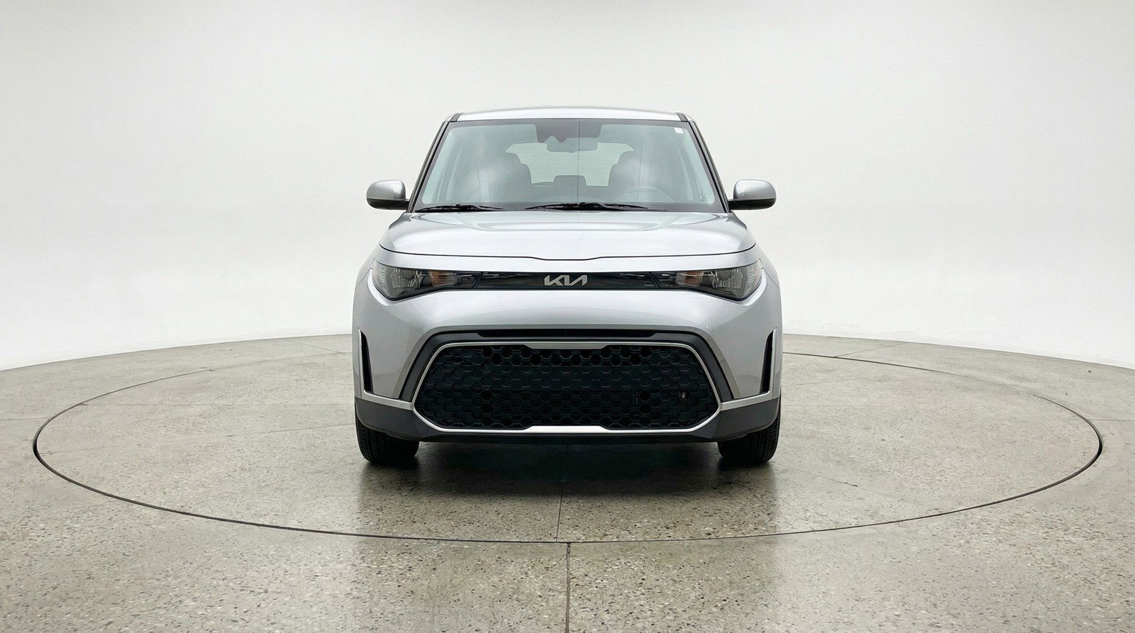 Used 2025 Kia Soul LX w/ LX Technology Package FWD image 2