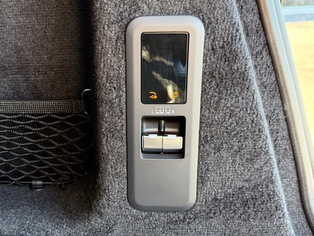 New 2025 Land Rover Range Rover Sport SE image 36