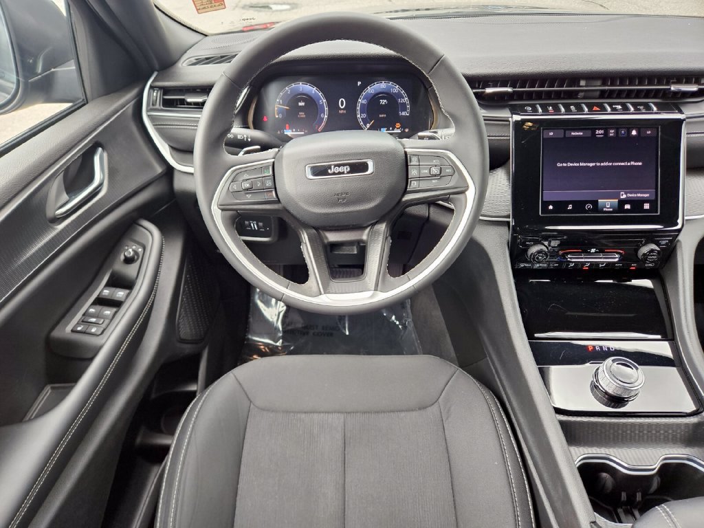 Used 2024 Jeep Grand Cherokee Laredo AWD/4WD image 13