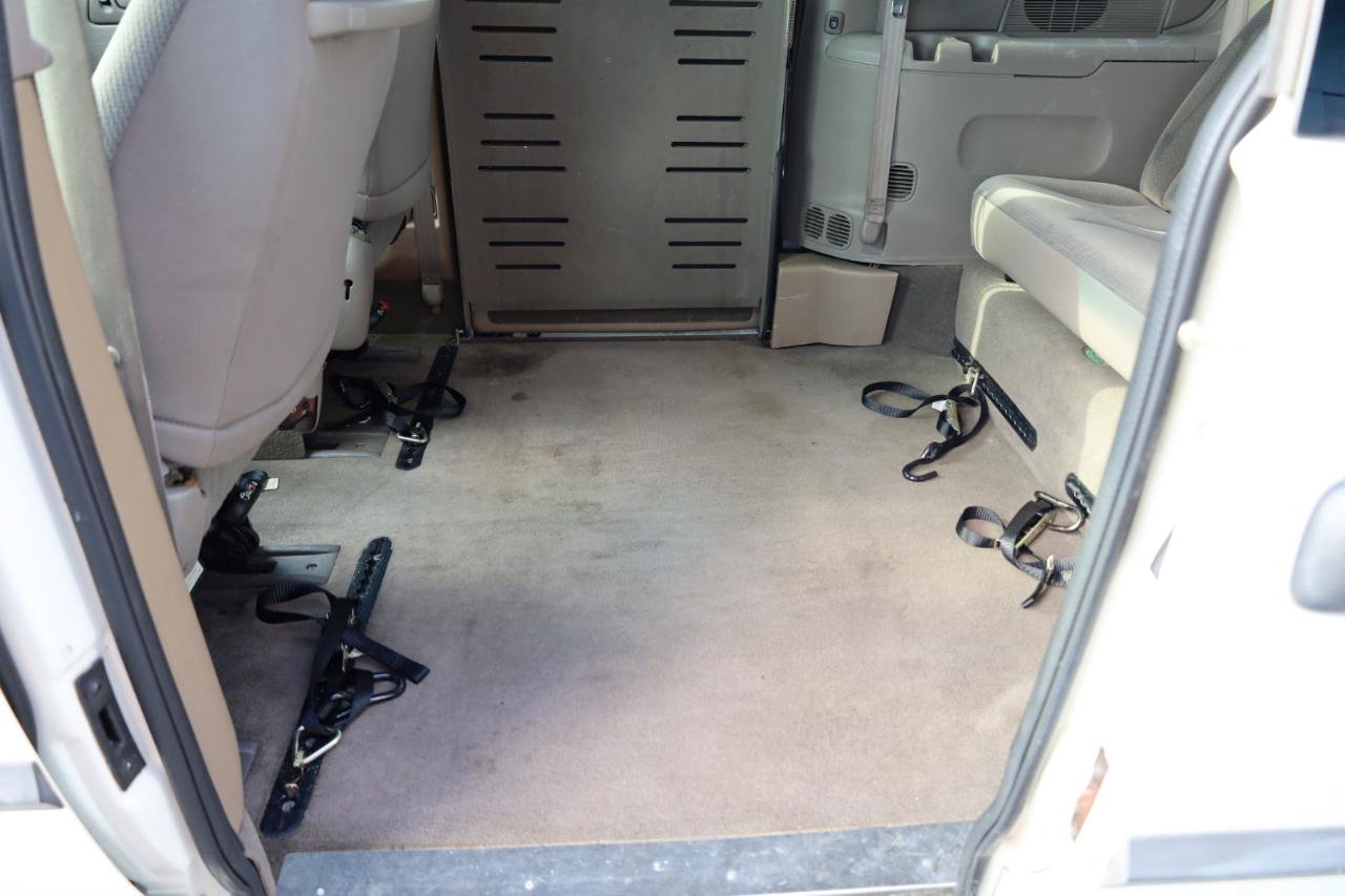 Used 2003 Dodge Grand Caravan SE FWD image 12