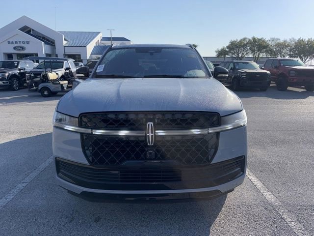 Used 2025 Lincoln Navigator Reserve w/ Jet Appearance Package image 2