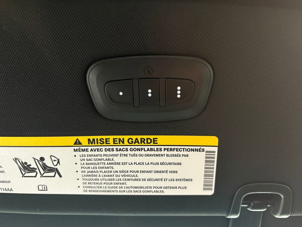 Used 2025 Chrysler Pacifica Select image 32