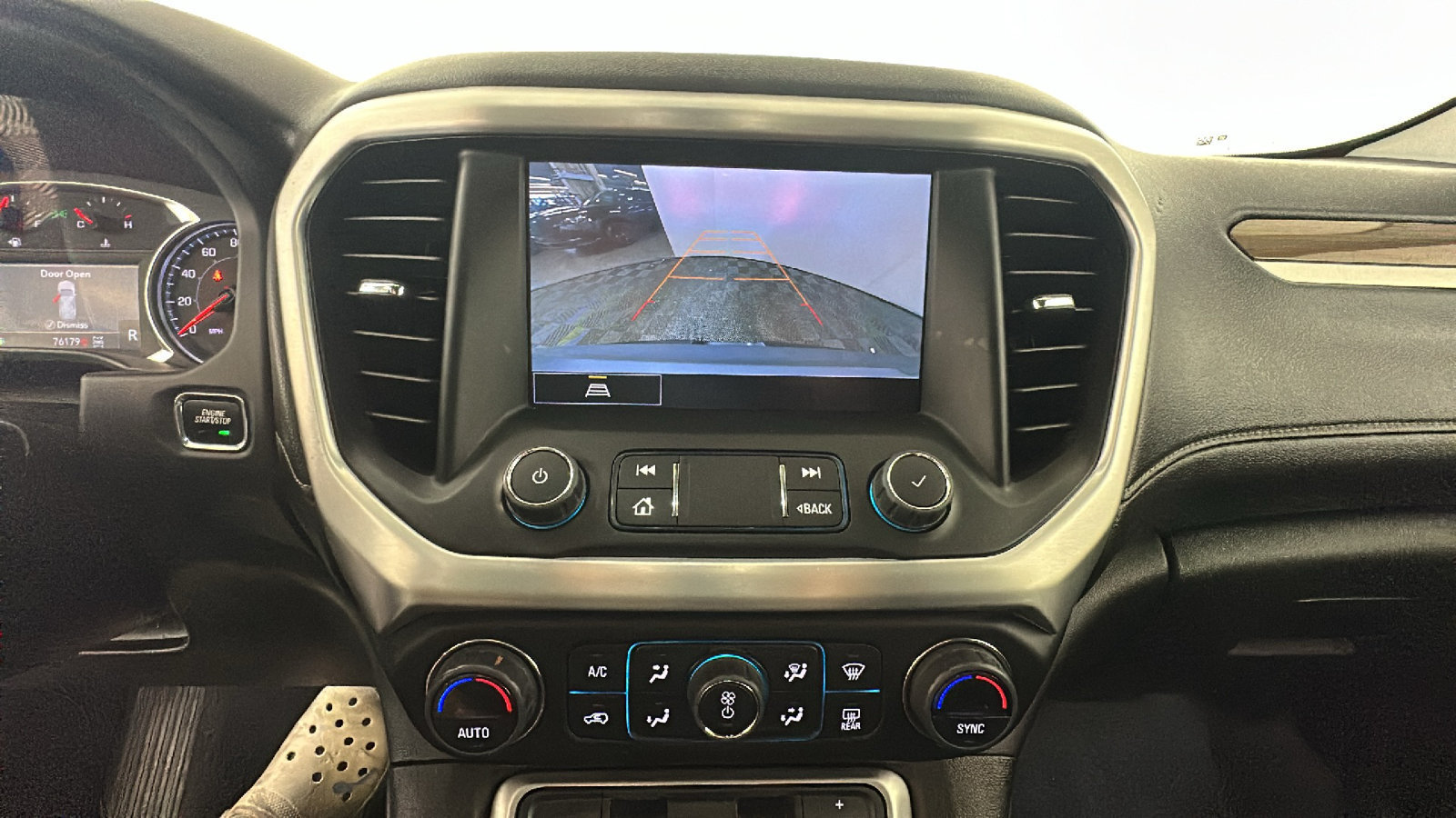 Used 2023 GMC Acadia SLE w/ Driver Convenience Package AWD/4WD image 29