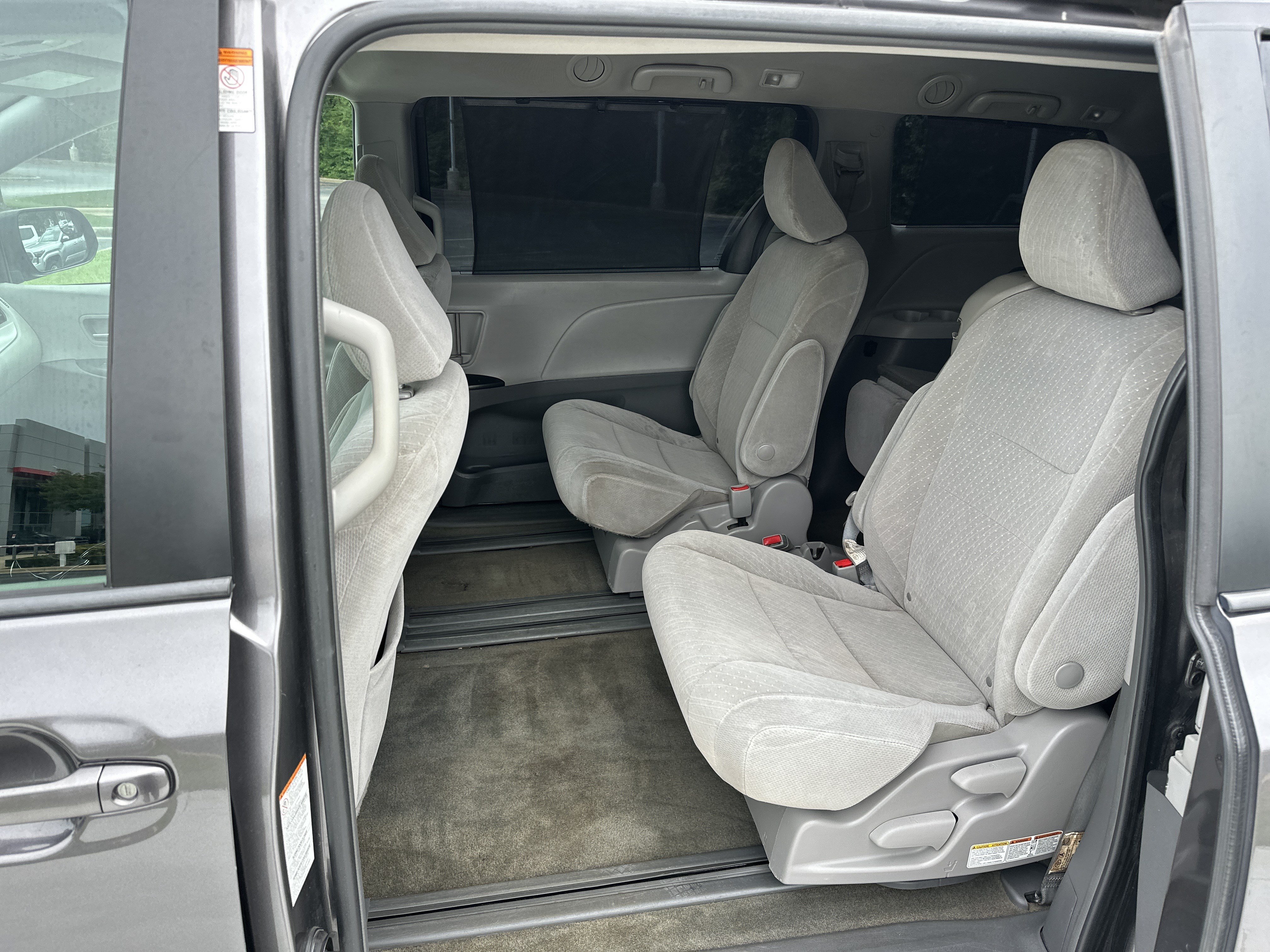 Used 2018 Toyota Sienna LE FWD image 31