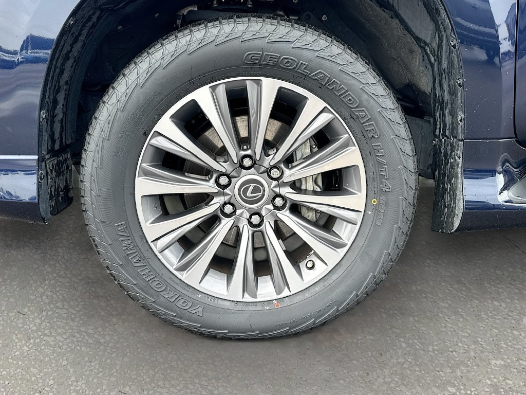 Used 2023 Lexus GX 460 Luxury w/ Accessory Package AWD/4WD image 34