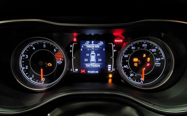 Used 2021 Jeep Cherokee Latitude AWD/4WD image 17