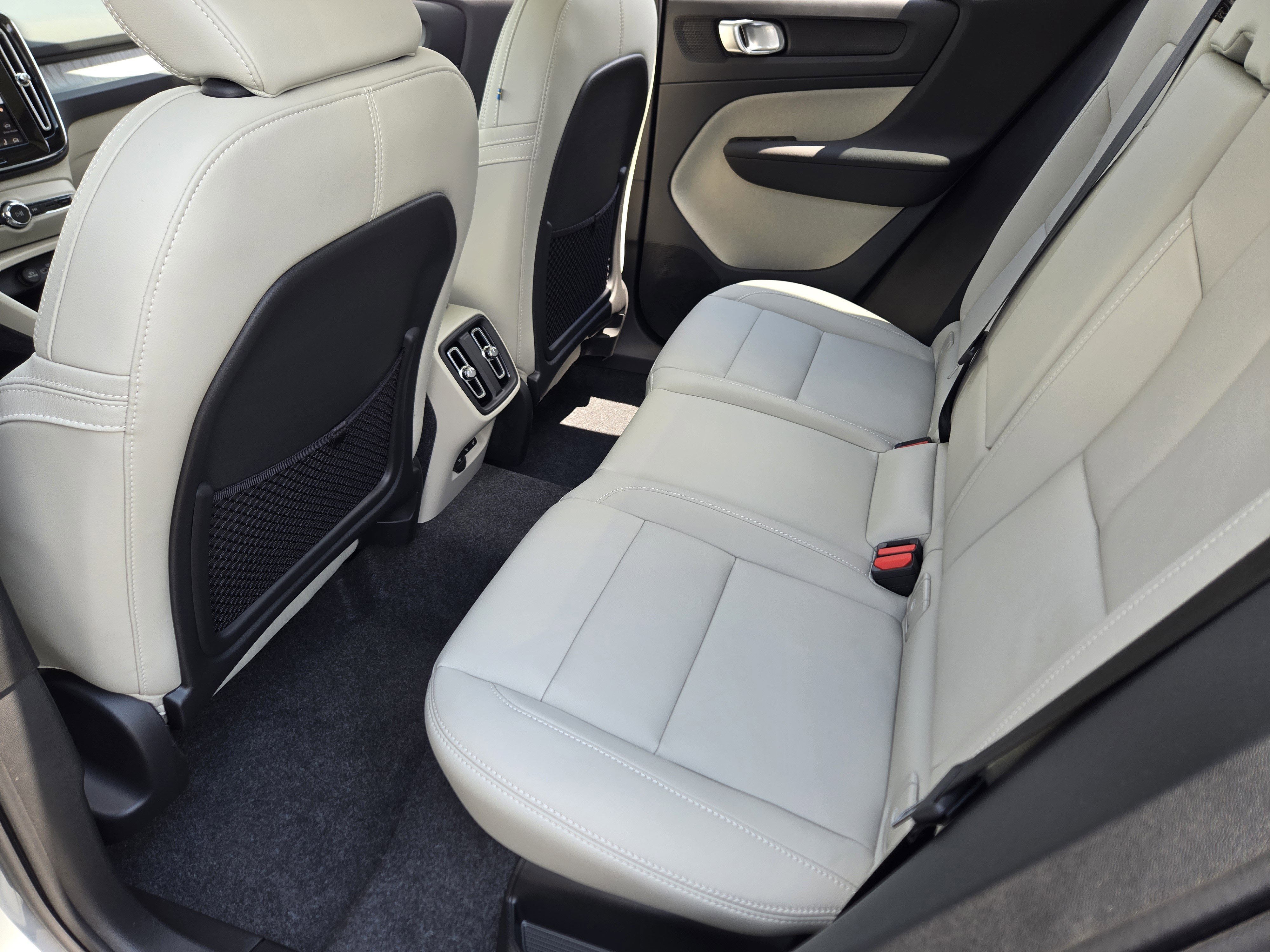 New 2026 Volvo XC40 B5 Plus w/ Protection Package Premier image 31