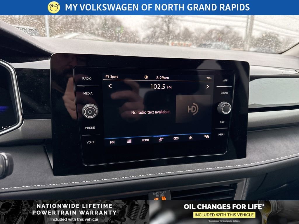 New 2026 Volkswagen Taos SE image 11