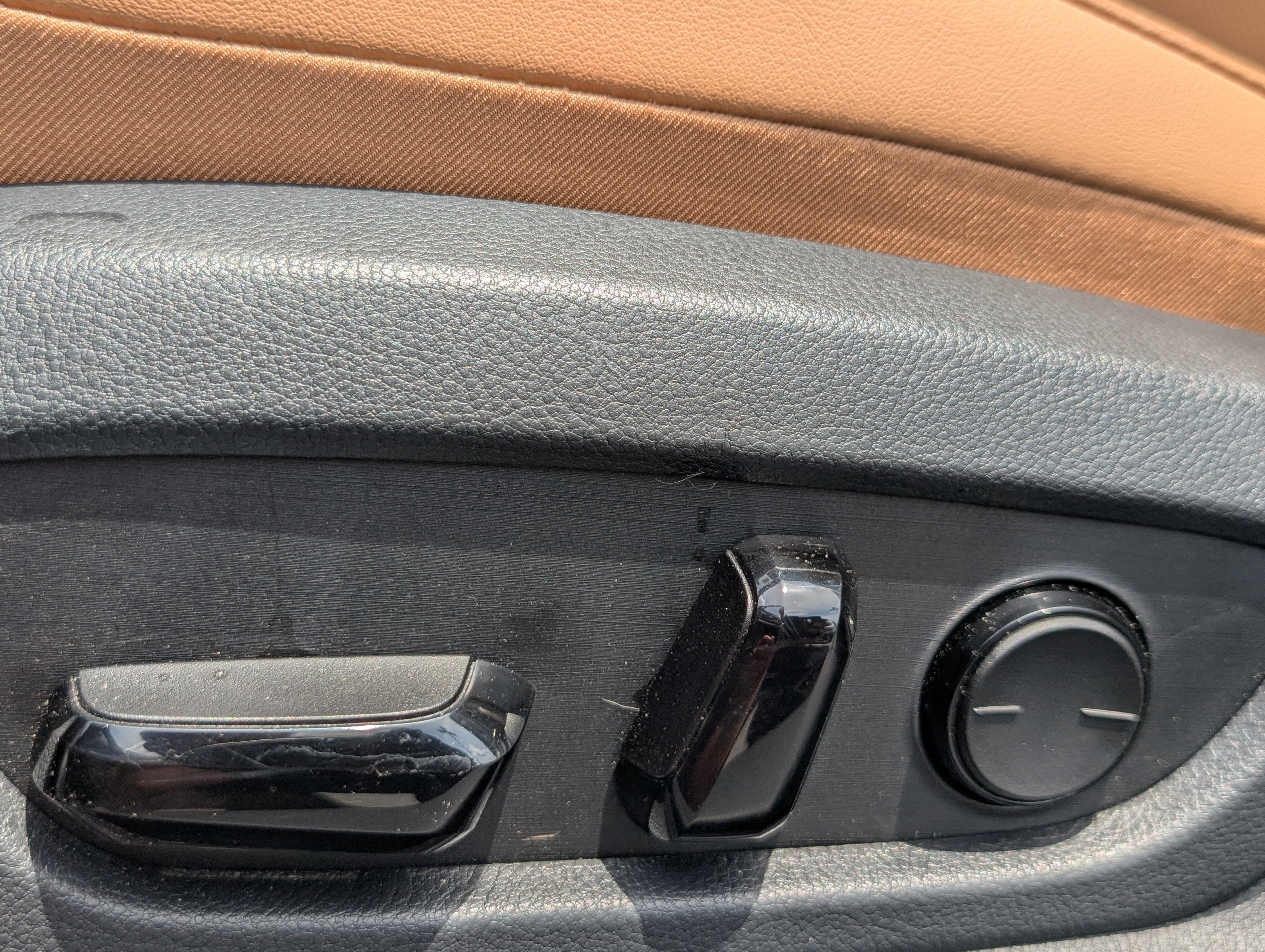 Certified 2025 Lexus UX 300h AWD w/ Accessory Package (Z1) image 21