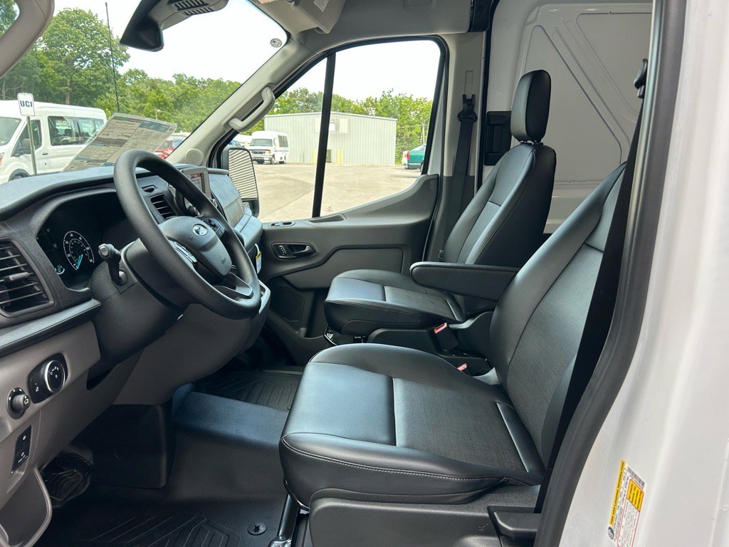 New 2025 Ford Transit 250 148 Medium Roof image 12