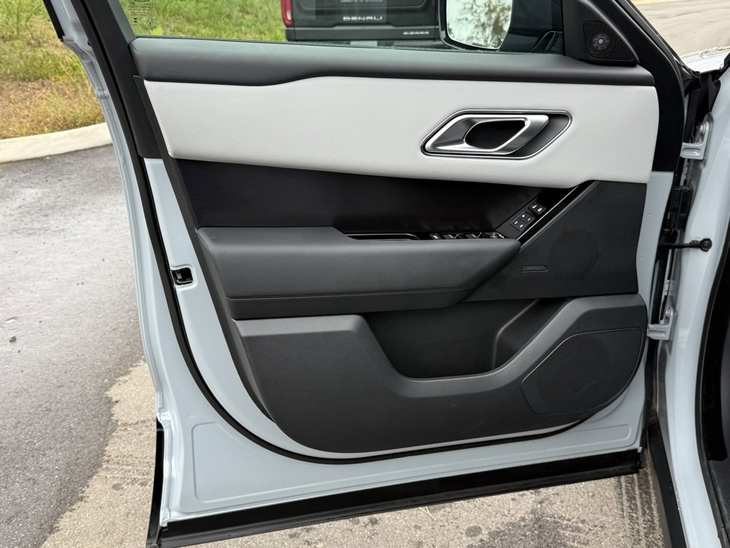 Used 2026 Land Rover Range Rover Velar Dynamic SE image 14