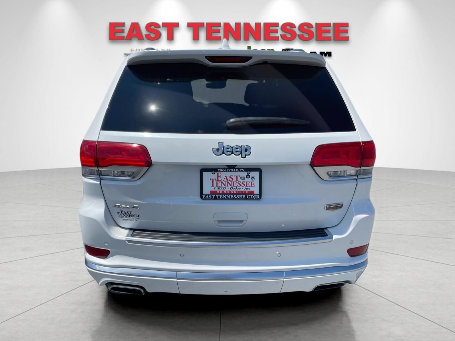 Used 2020 Jeep Grand Cherokee Summit AWD/4WD image 4