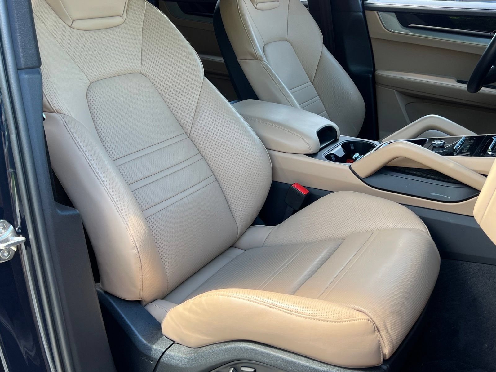 Certified 2024 Porsche Cayenne Coupe AWD/4WD image 16