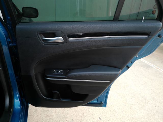 Used 2023 Chrysler 300 Touring w/ Sport Appearance Package image 20