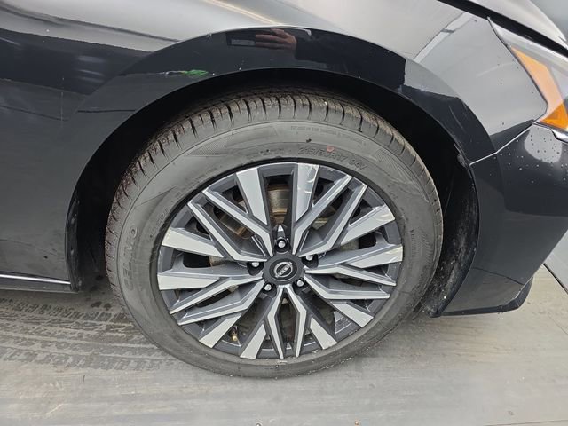 Used 2024 Nissan Altima 2.5 SV image 11