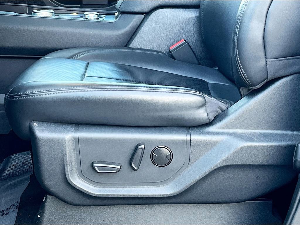 Used 2023 Ford Expedition Max XLT image 19