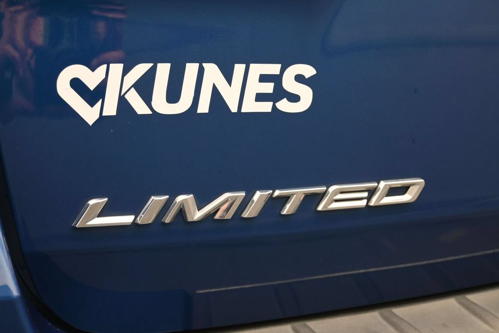 Used 2023 Ford Explorer Limited AWD/4WD image 17