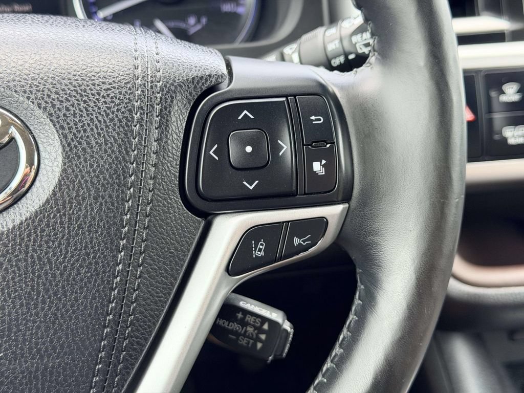 Used 2018 Toyota Highlander Limited Platinum AWD/4WD image 8