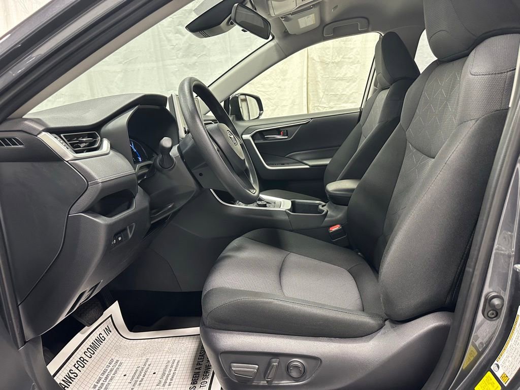 Used 2025 Toyota RAV4 XLE AWD/4WD image 11