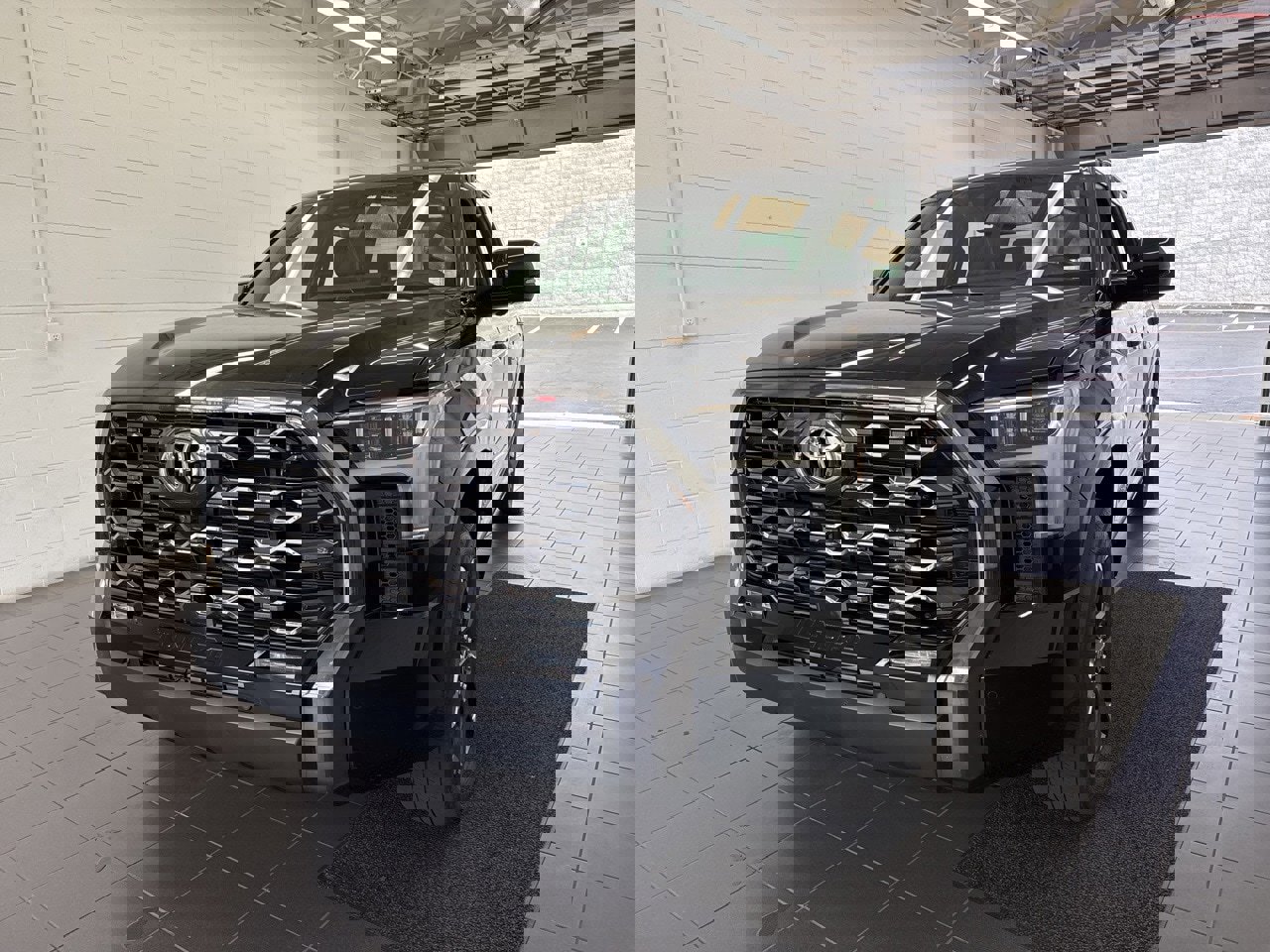 Used 2023 Toyota Tundra Platinum image 3